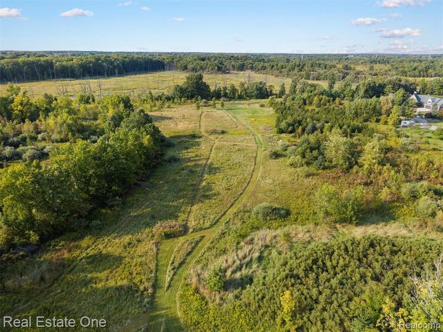 3292 W Sutton Road, Lapeer, MI 48446