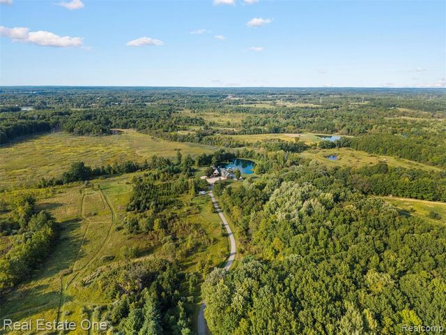 3292 W Sutton Road, Lapeer, MI 48446