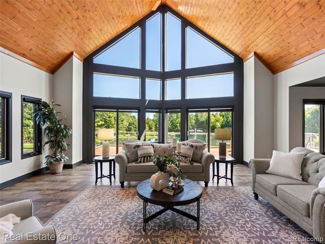 3292 W Sutton Road, Lapeer, MI 48446