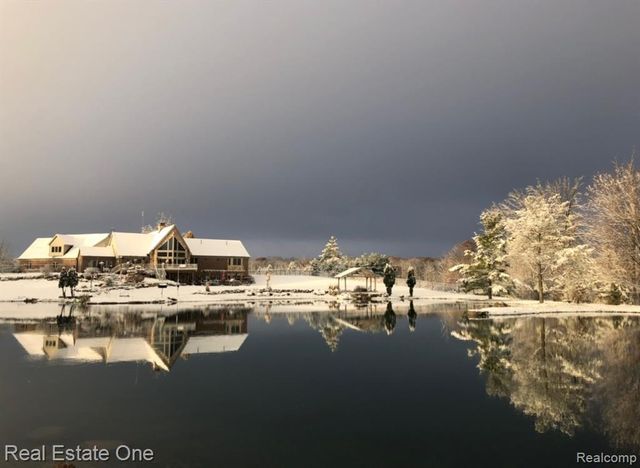 3292 W Sutton Road, Lapeer, MI 48446