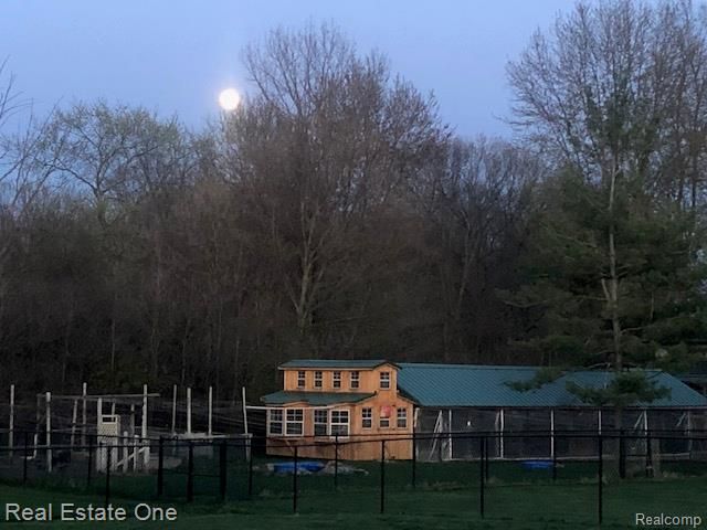 3292 W Sutton Road, Lapeer, MI 48446