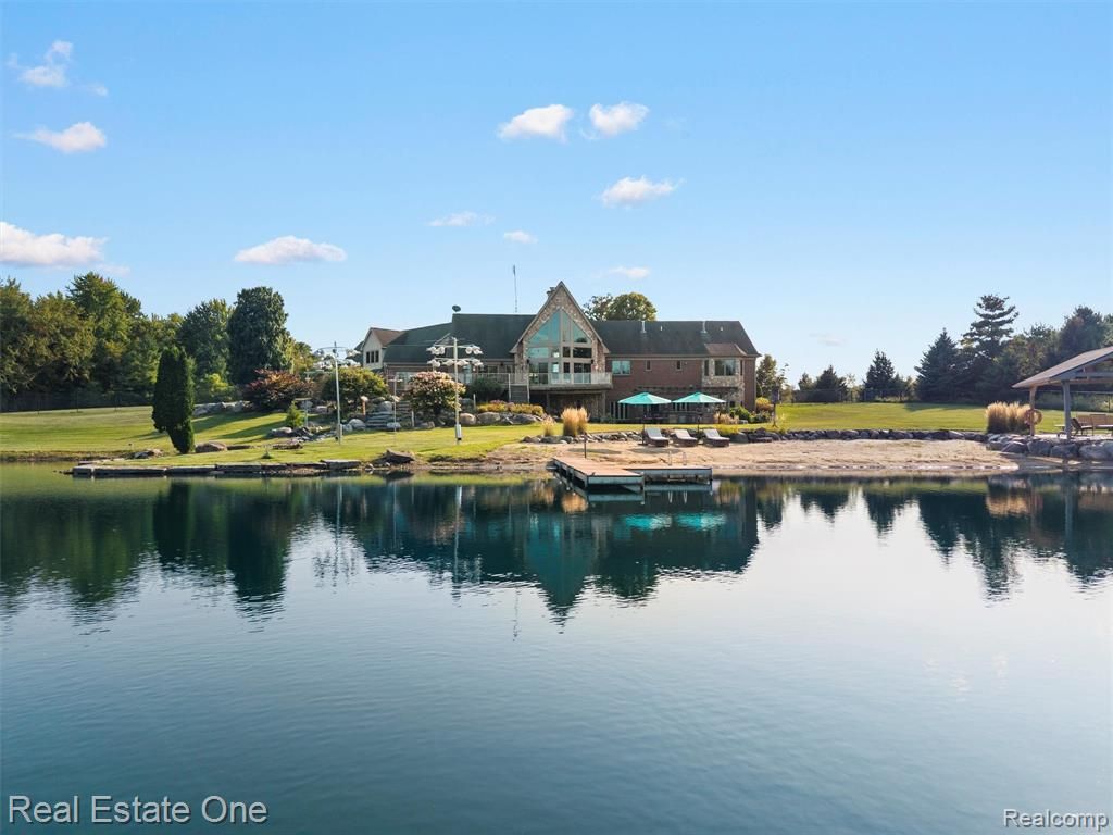 3292 W Sutton Road, Lapeer, MI 48446