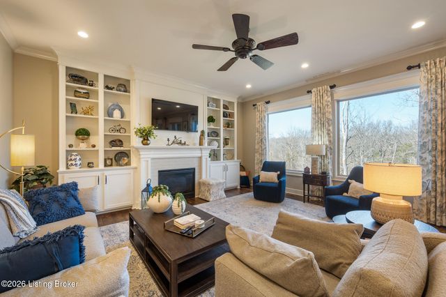 111 Locust Park Pl, Louisville, KY 40245