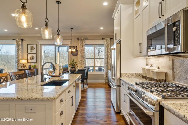 111 Locust Park Pl, Louisville, KY 40245