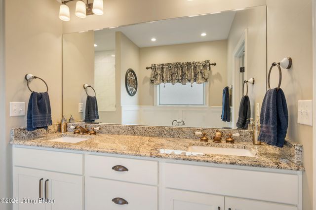 111 Locust Park Pl, Louisville, KY 40245