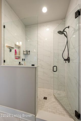 111 Locust Park Pl, Louisville, KY 40245