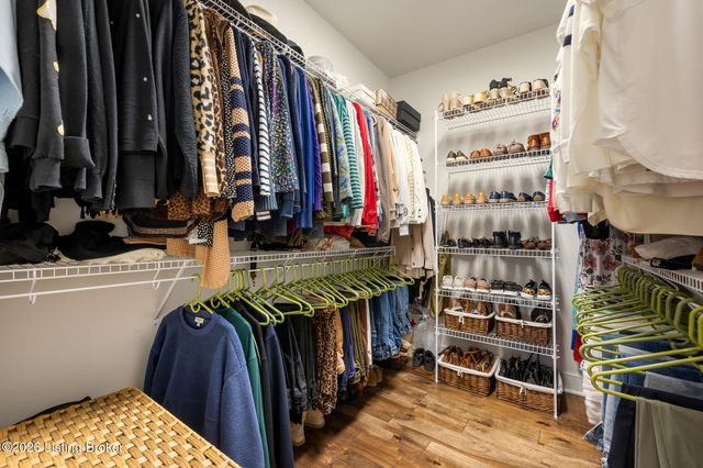 111 Locust Park Pl, Louisville, KY 40245