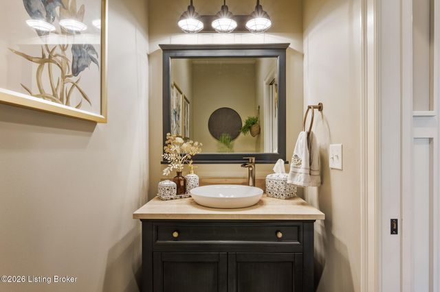 111 Locust Park Pl, Louisville, KY 40245