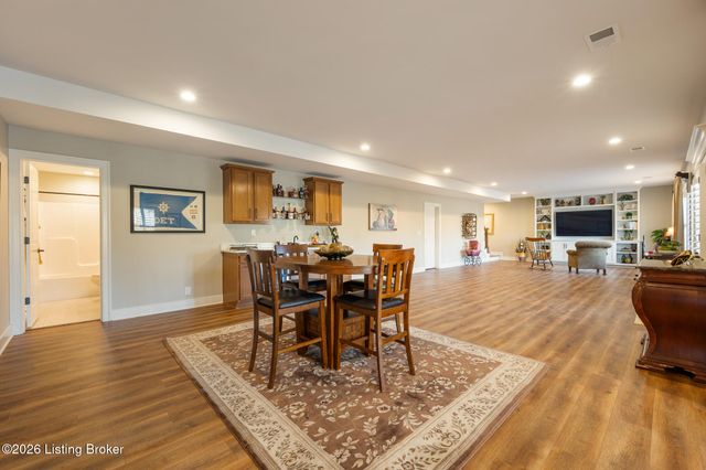 111 Locust Park Pl, Louisville, KY 40245