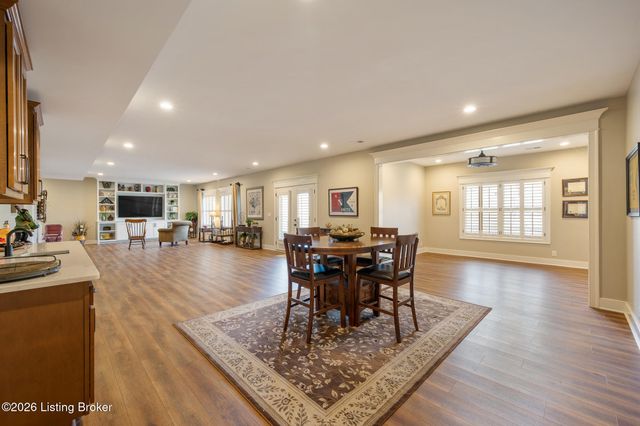 111 Locust Park Pl, Louisville, KY 40245