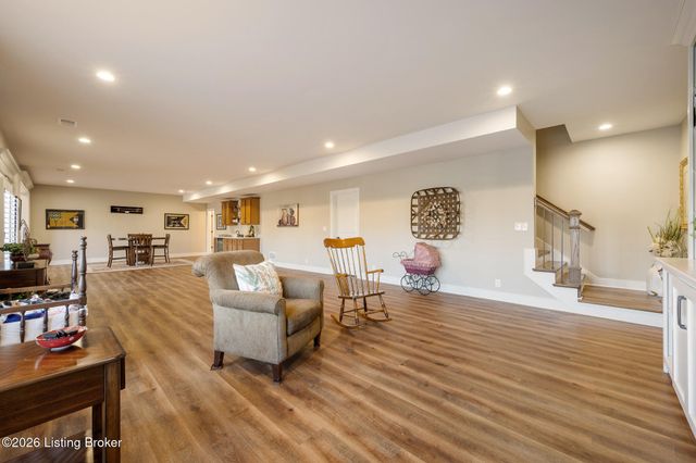 111 Locust Park Pl, Louisville, KY 40245