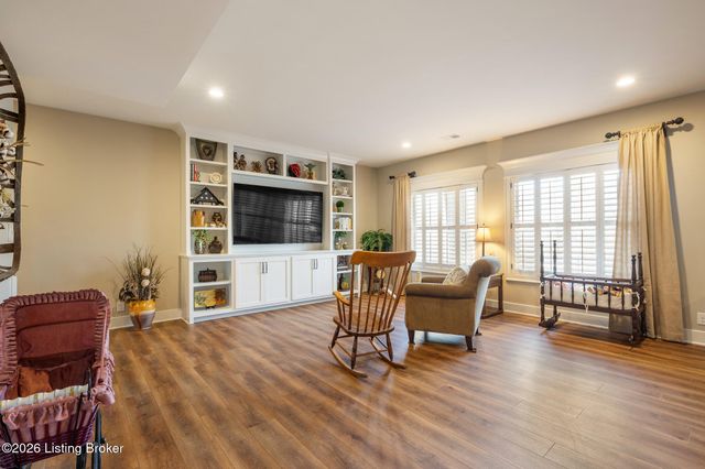 111 Locust Park Pl, Louisville, KY 40245