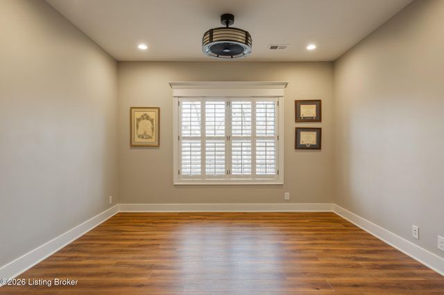 111 Locust Park Pl, Louisville, KY 40245