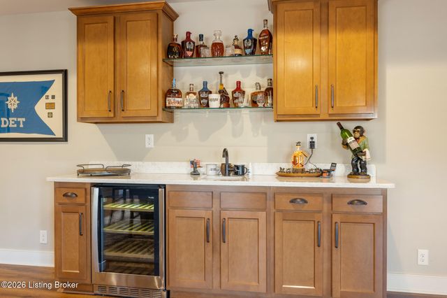 111 Locust Park Pl, Louisville, KY 40245