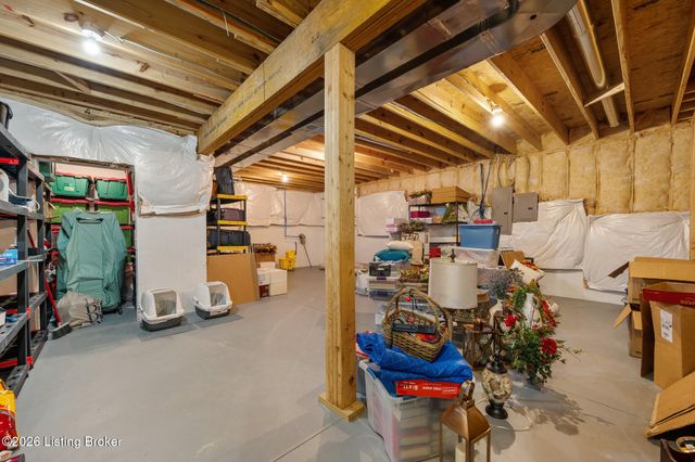 111 Locust Park Pl, Louisville, KY 40245