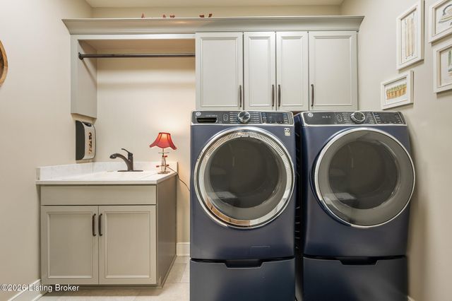 111 Locust Park Pl, Louisville, KY 40245