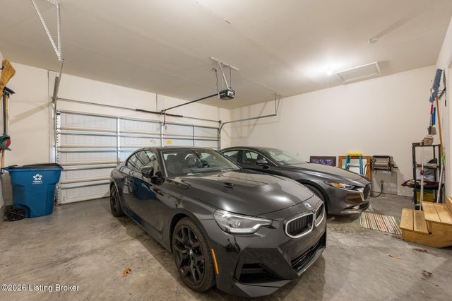 111 Locust Park Pl, Louisville, KY 40245