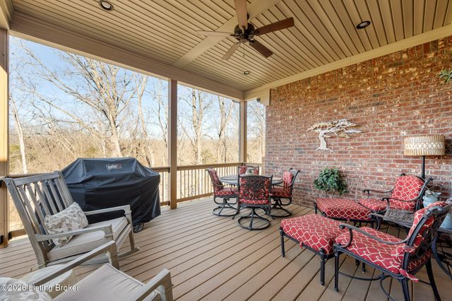 111 Locust Park Pl, Louisville, KY 40245