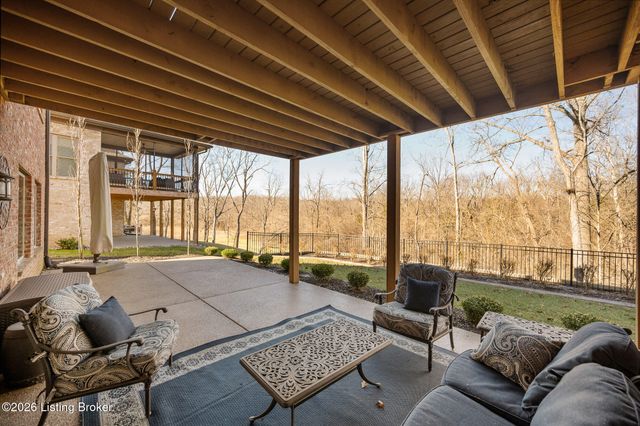 111 Locust Park Pl, Louisville, KY 40245