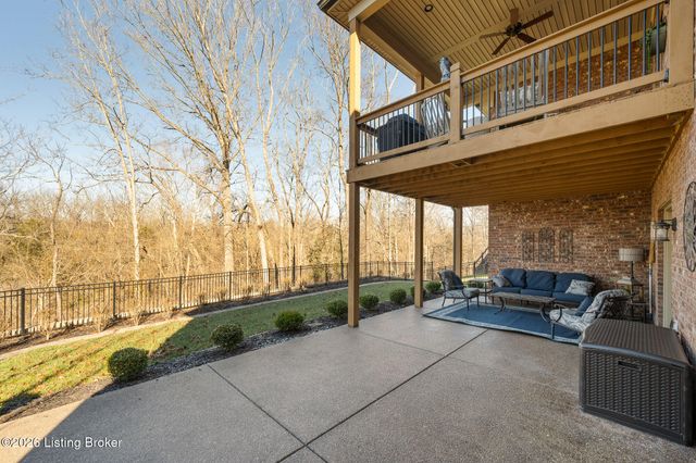 111 Locust Park Pl, Louisville, KY 40245