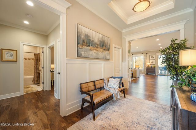 111 Locust Park Pl, Louisville, KY 40245