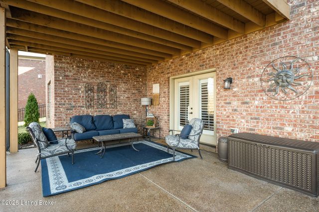 111 Locust Park Pl, Louisville, KY 40245