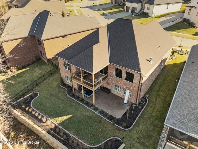 111 Locust Park Pl, Louisville, KY 40245