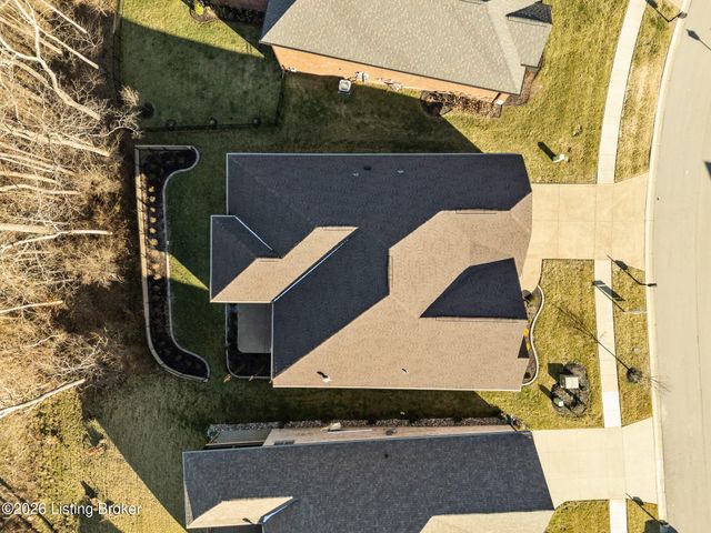 111 Locust Park Pl, Louisville, KY 40245