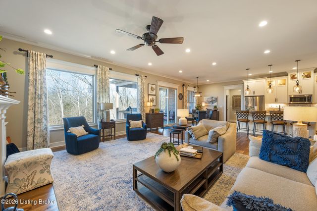 111 Locust Park Pl, Louisville, KY 40245