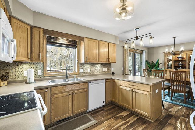 550 N Heatherstone Drive, Sun Prairie, WI 53590