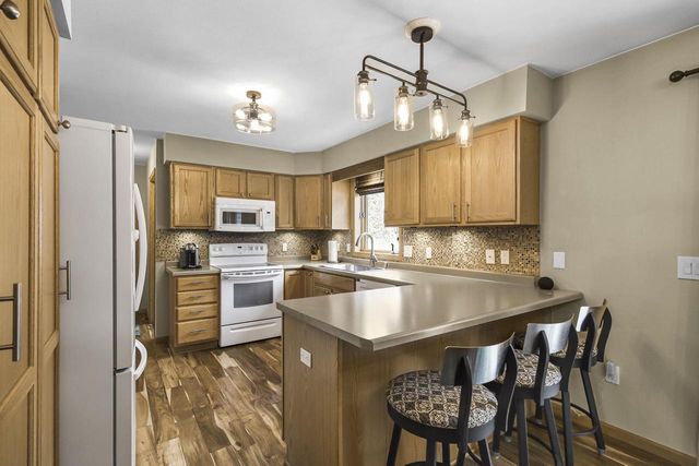 550 N Heatherstone Drive, Sun Prairie, WI 53590