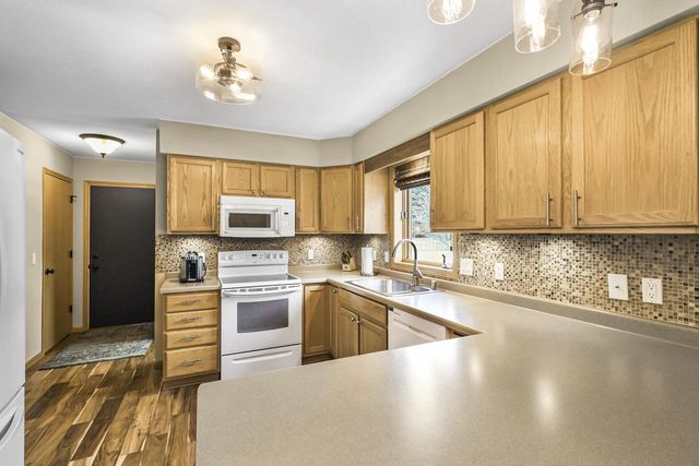 550 N Heatherstone Drive, Sun Prairie, WI 53590