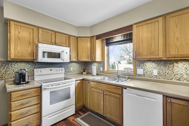 550 N Heatherstone Drive, Sun Prairie, WI 53590