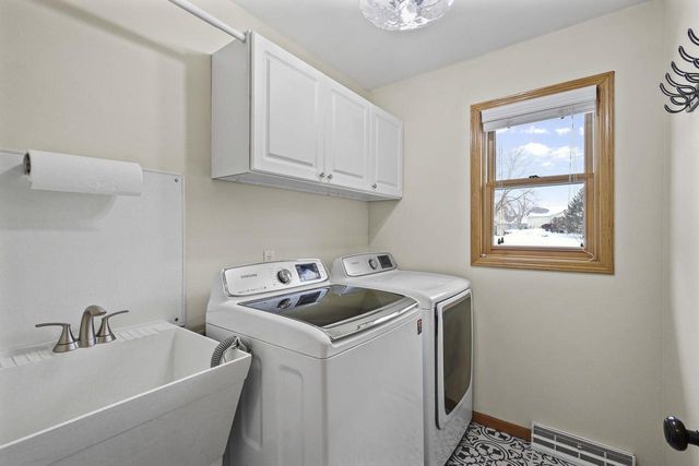 550 N Heatherstone Drive, Sun Prairie, WI 53590