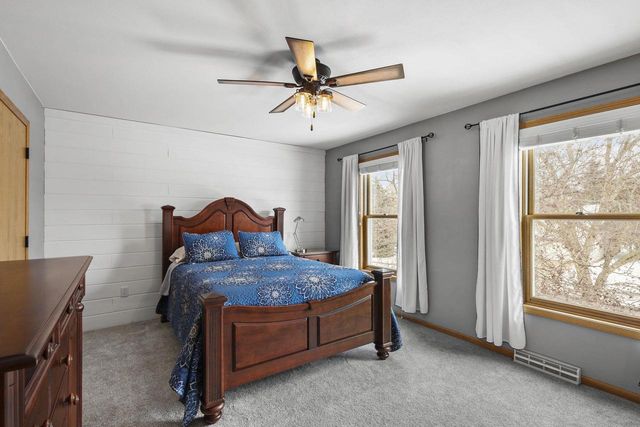 550 N Heatherstone Drive, Sun Prairie, WI 53590