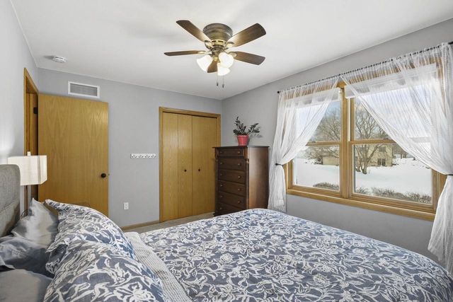 550 N Heatherstone Drive, Sun Prairie, WI 53590