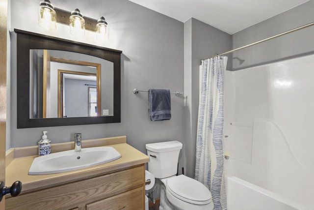 550 N Heatherstone Drive, Sun Prairie, WI 53590