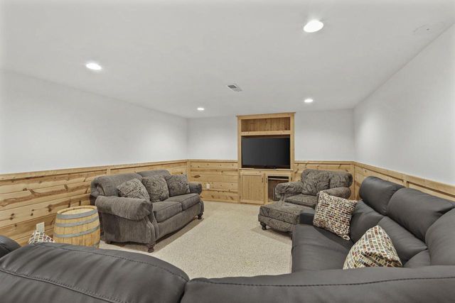 550 N Heatherstone Drive, Sun Prairie, WI 53590