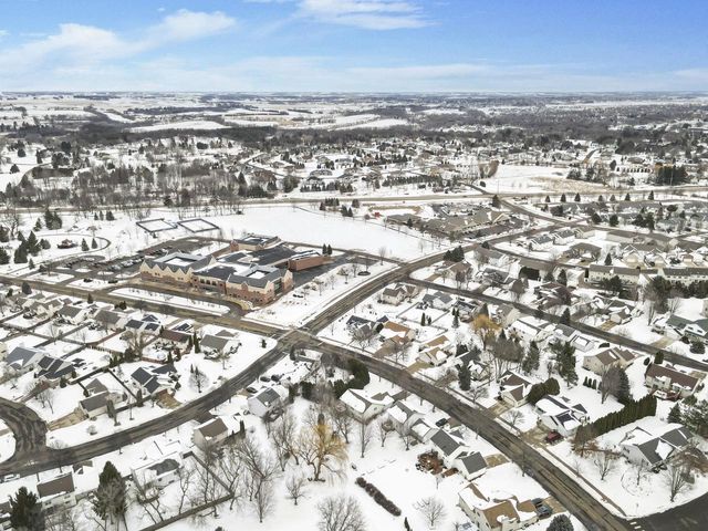 550 N Heatherstone Drive, Sun Prairie, WI 53590