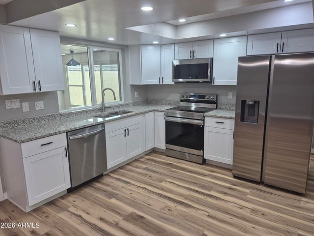 560 N HOBSON Plaza, Mesa, AZ 85203