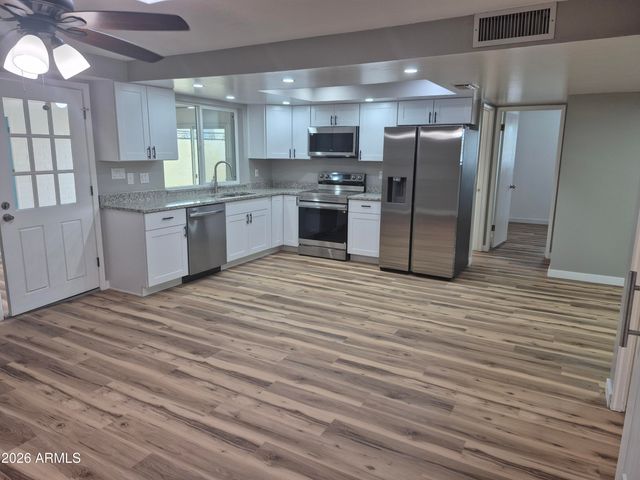560 N HOBSON Plaza, Mesa, AZ 85203