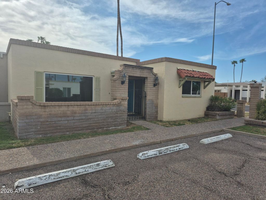 560 N HOBSON Plaza, Mesa, AZ 85203 — photo 2