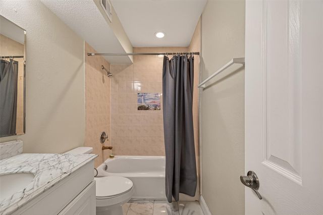 18515 Egret Bay Boulevard 1302, Houston, TX 77058