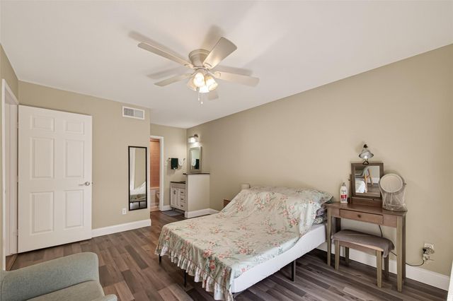 18515 Egret Bay Boulevard 1302, Houston, TX 77058