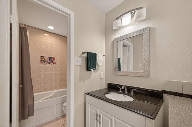 18515 Egret Bay Boulevard 1302, Houston, TX 77058