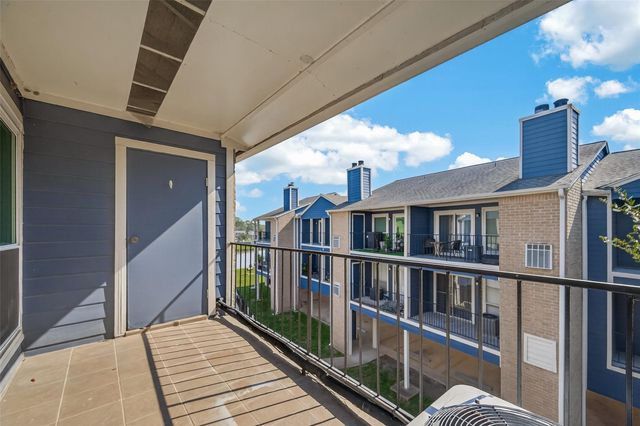 18515 Egret Bay Boulevard 1302, Houston, TX 77058