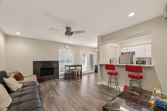 18515 Egret Bay Boulevard 1302, Houston, TX 77058