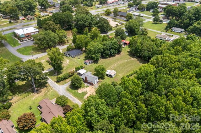 1302 W Gold Street Extension, Kings Mountain, NC 28086