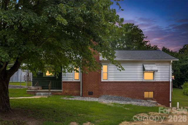 1302 W Gold Street Extension, Kings Mountain, NC 28086