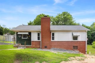 1302 W Gold Street Extension, Kings Mountain, NC 28086